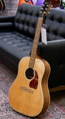 Gibson - J-45 Studio Walnut - Natural 2